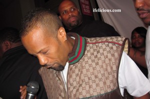 Redman doing interview on red carpet.  Photo by:  Ife Blount.
